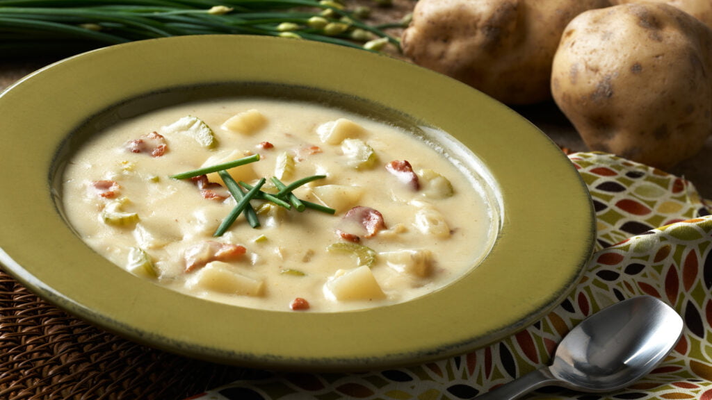 12 meilleurs ingrédients pour améliorer la soupe de pommes de terre maison