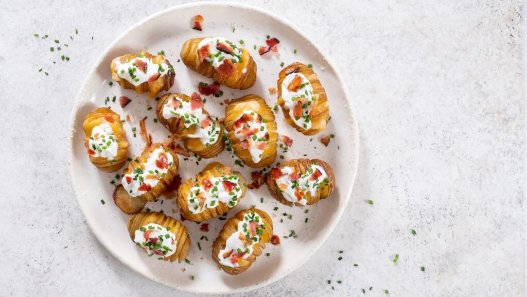 Pour des pommes de terre Hasselback de la taille d'une bouchée, utilisez des mini-pommes de terre