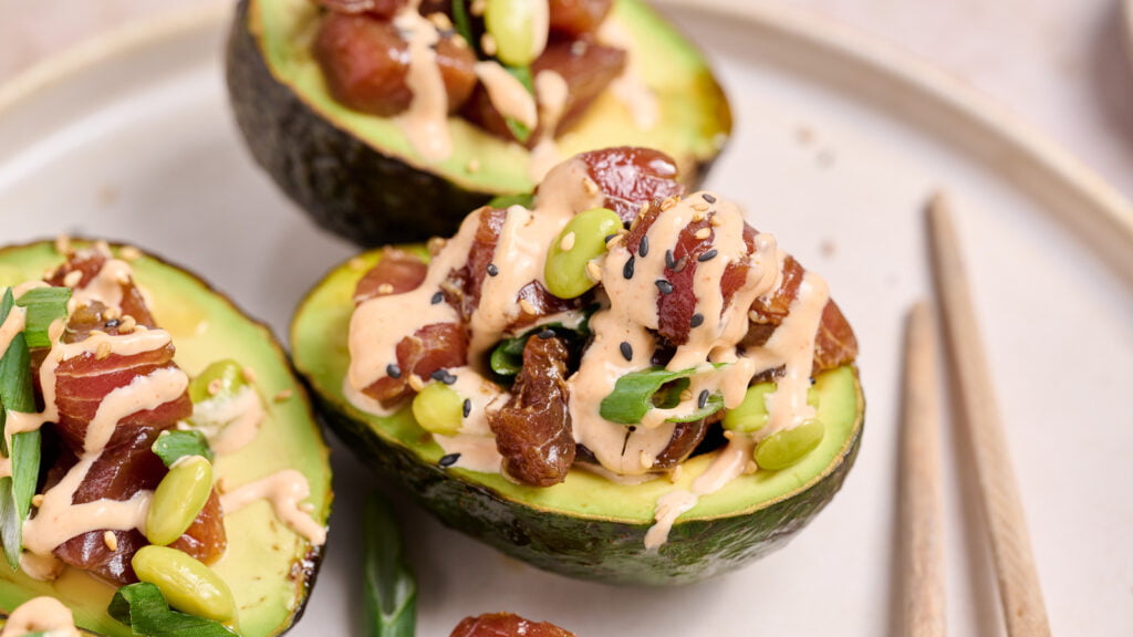 Recette d'avocats farcis au poke de thon