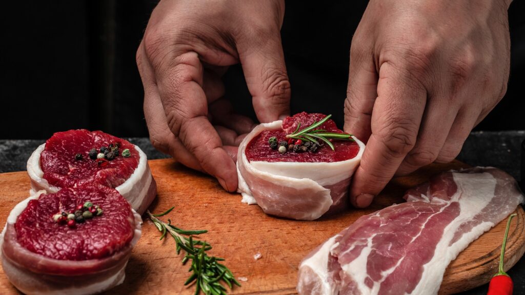 La clé pour garder le bacon enroulé autour d'un steak de filet