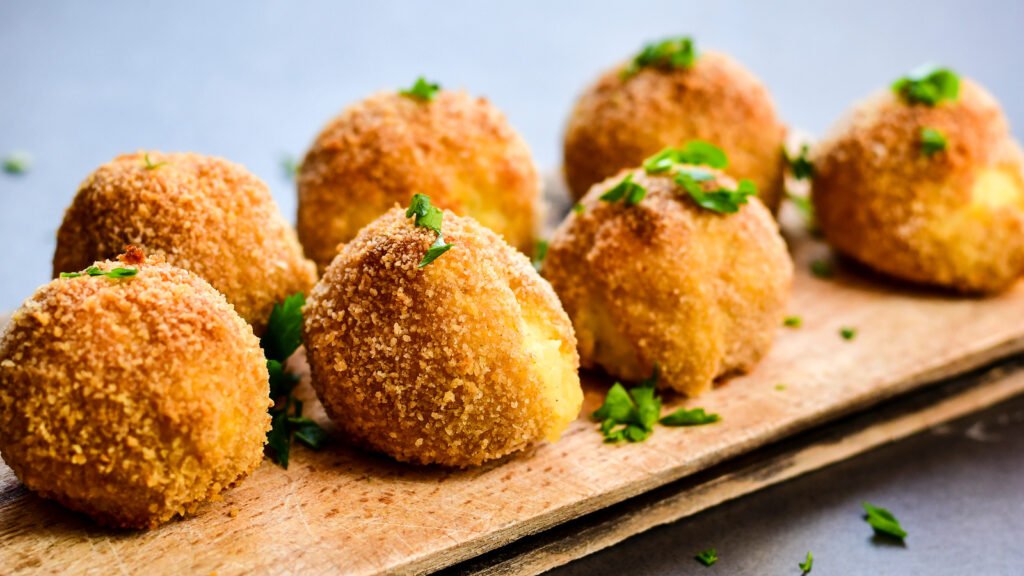 Donnez aux boulettes de matzo un croquant satisfaisant et servez-les frites