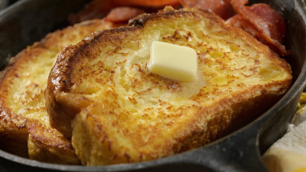 Donnez une touche salée au pain perdu pour remplacer le petit-déjeuner par un dîner