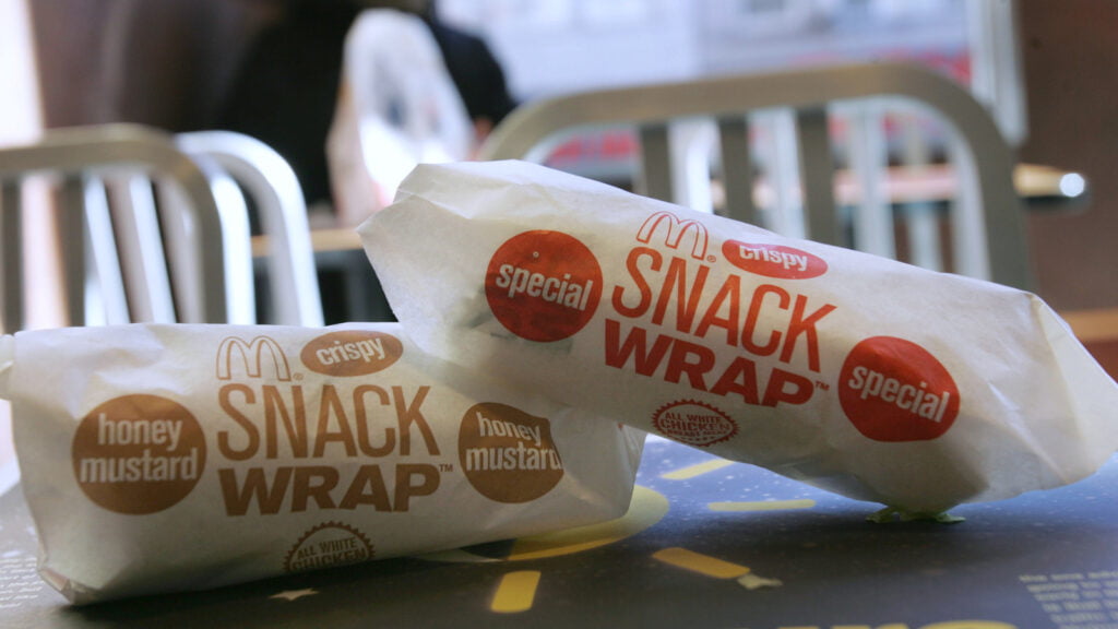 La raison possible pour laquelle McDonald's ne conserve pas les wraps à son menu permanent