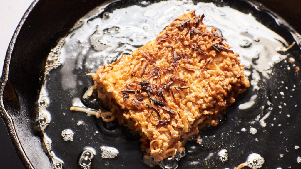 Mélangez de la noix de coco râpée avec du panko pour donner à votre morue en croûte une touche de douceur