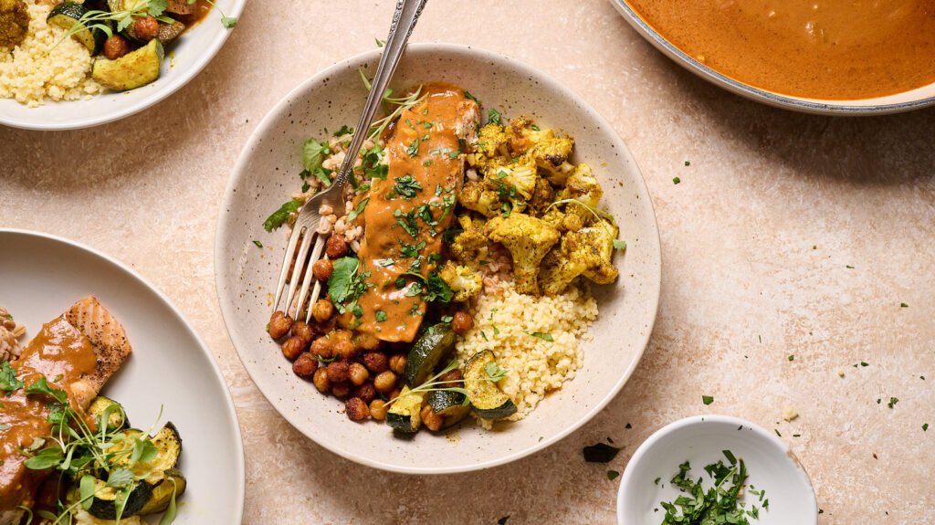 Recette de bol de céréales au saumon et au curry