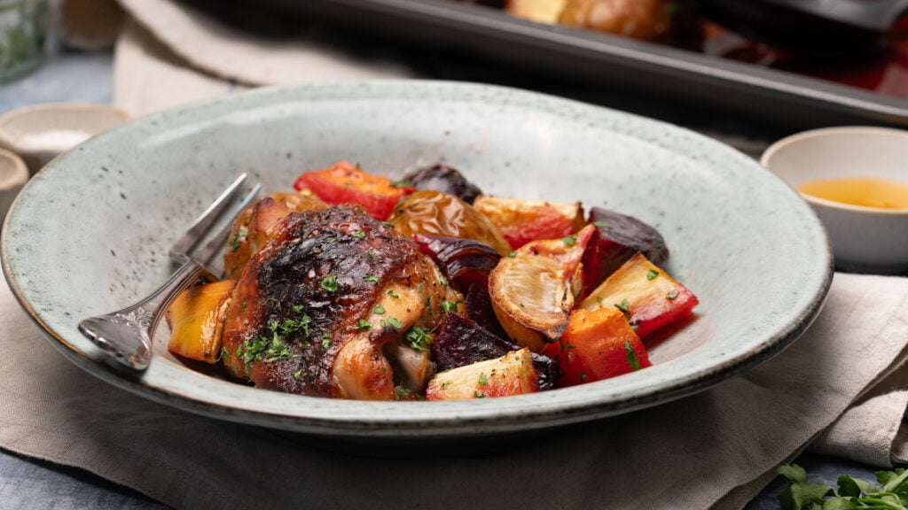 Recette de poulet au miel et au citron avec légumes rôtis sur plaque