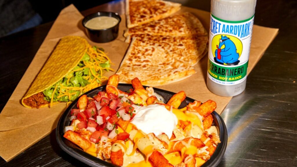 Taco Bell accueille à nouveau les frites nachos avec une collaboration secrète avec Aardvark