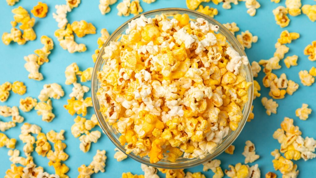 Ajoutez des sachets d'assaisonnement à votre pop-corn pour une collation plus satisfaisante