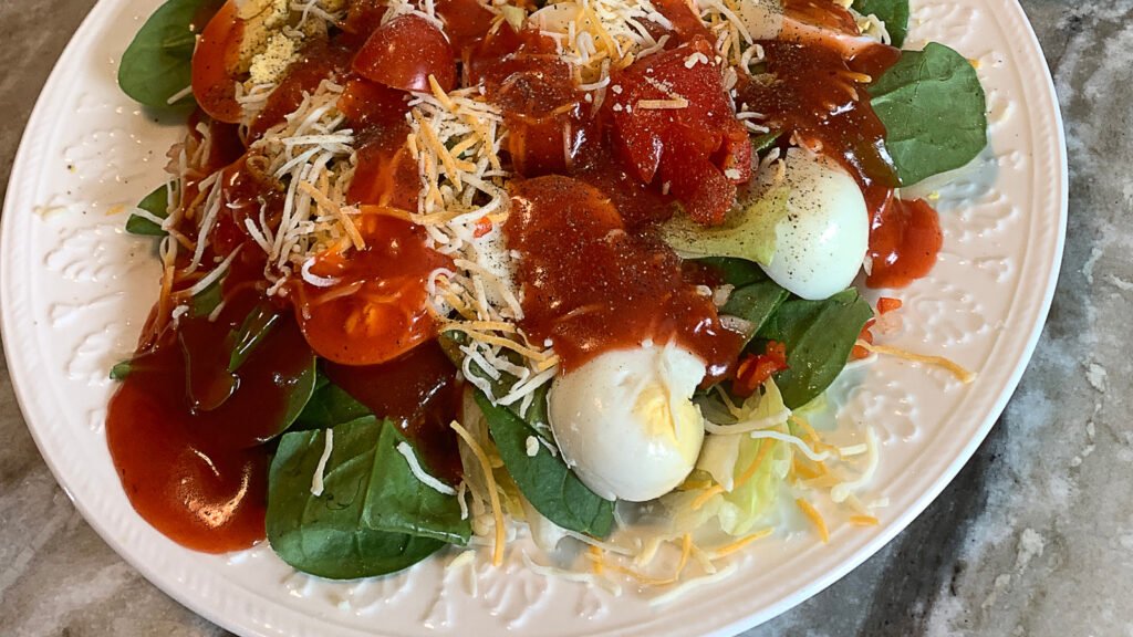 Donnez à la vinaigrette française une touche de saveur supplémentaire avec du fromage bleu