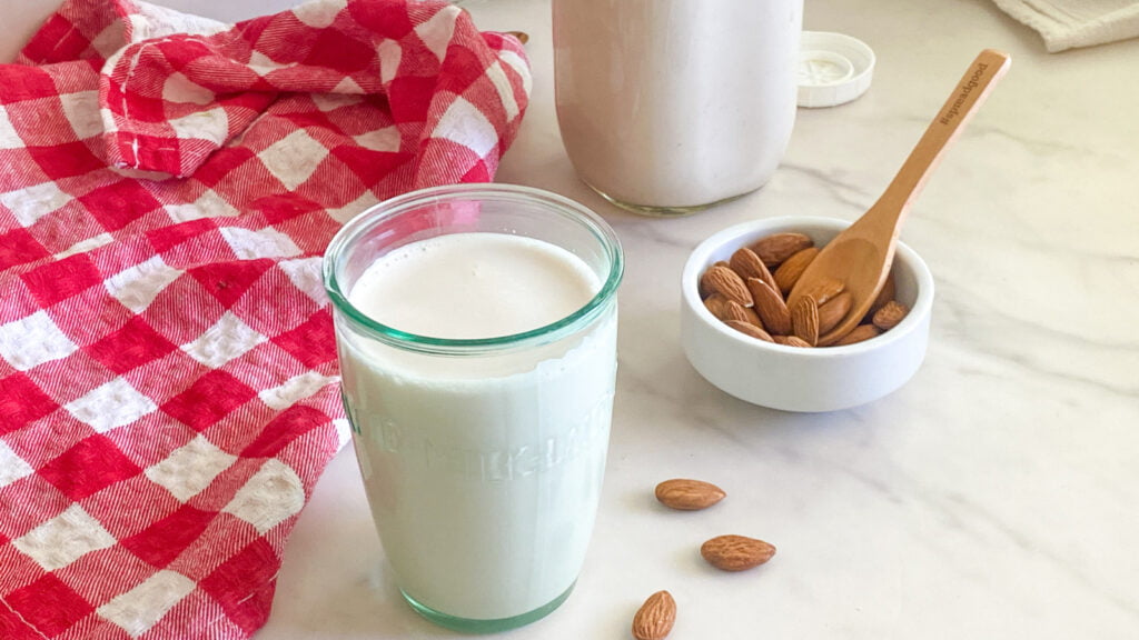 Le ratio à suivre pour un lait d'amande maison plus épais