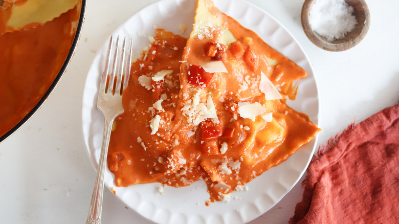 raviolis au homard sur assiette