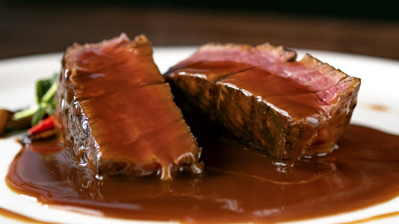 steak à la sauce au vin rouge