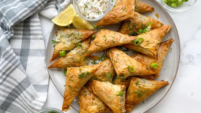 Assiette de spanakopita au citron