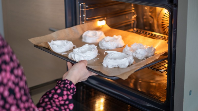 Cuisson des meringues au four