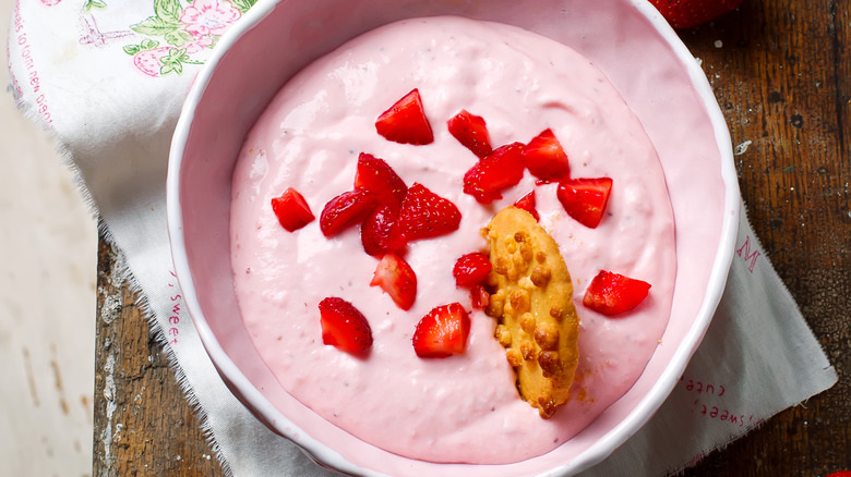 trempette aux fraises avec biscuit