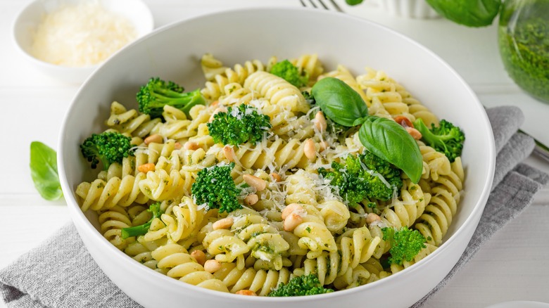 plat de pâtes au brocoli