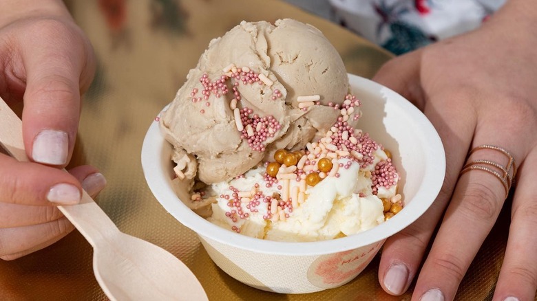 Glace Malai dans un plat