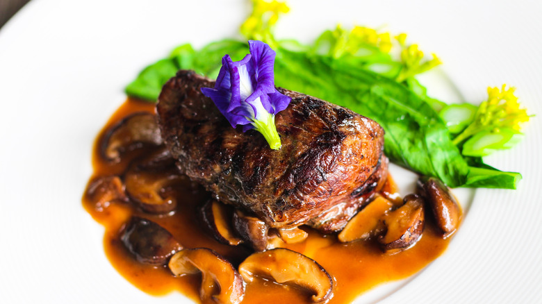 champignons shiitake à la sauce au vin rouge