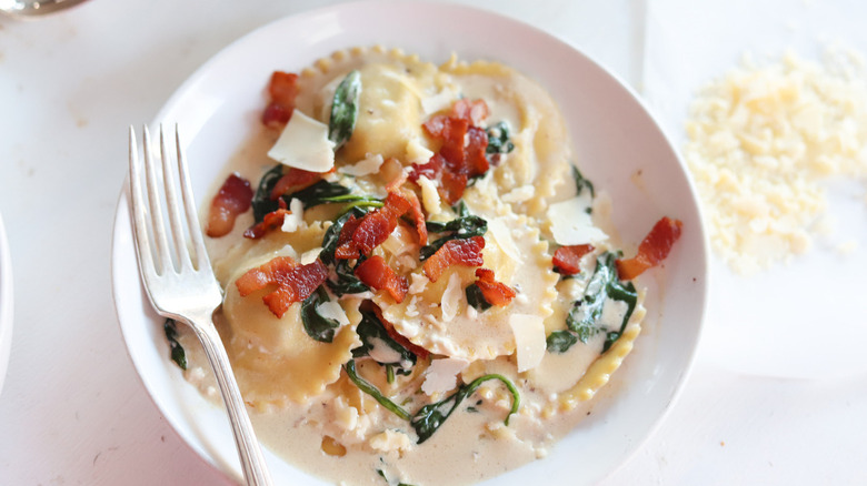 raviolis aux morceaux de bacon