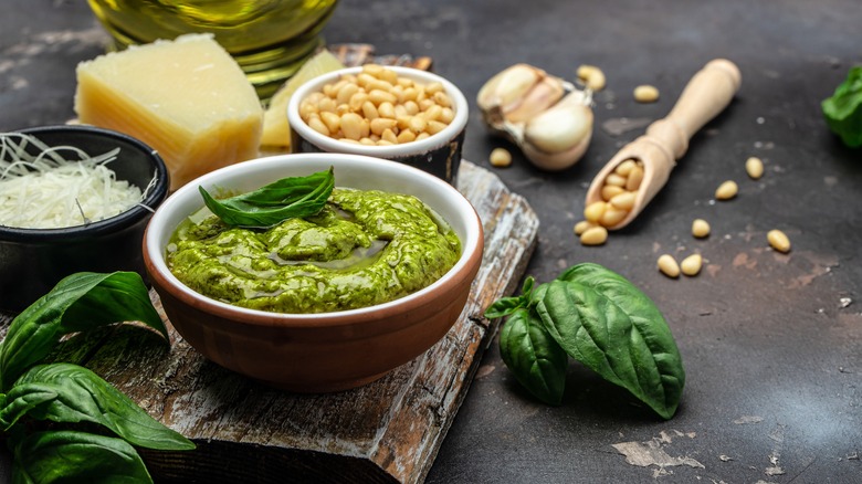 pesto fraîchement préparé