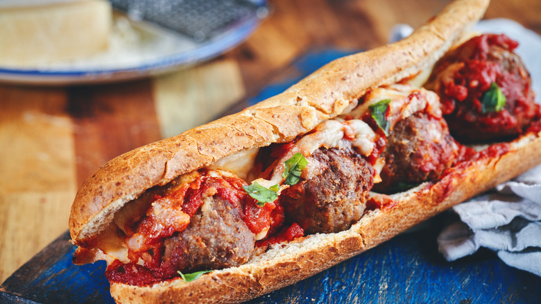 sandwich aux boulettes de viande