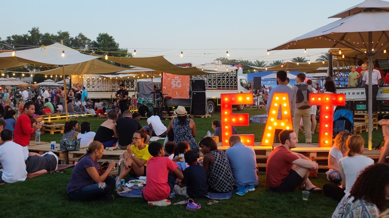 rassemblement de food trucks