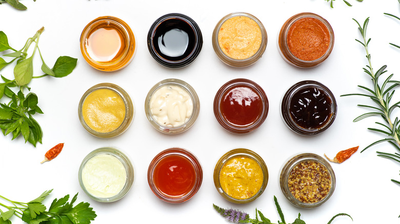 variété de sauces et trempettes