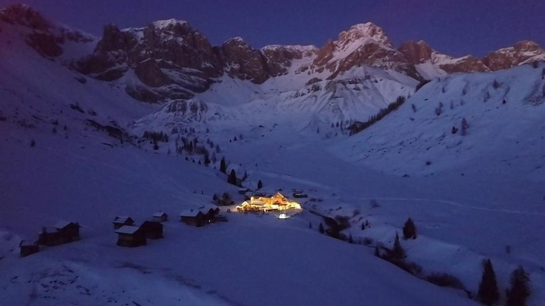 Le refuge Fuciade vu de loin