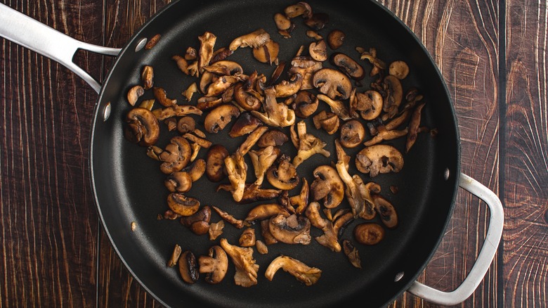 Champignons sautés à la poêle