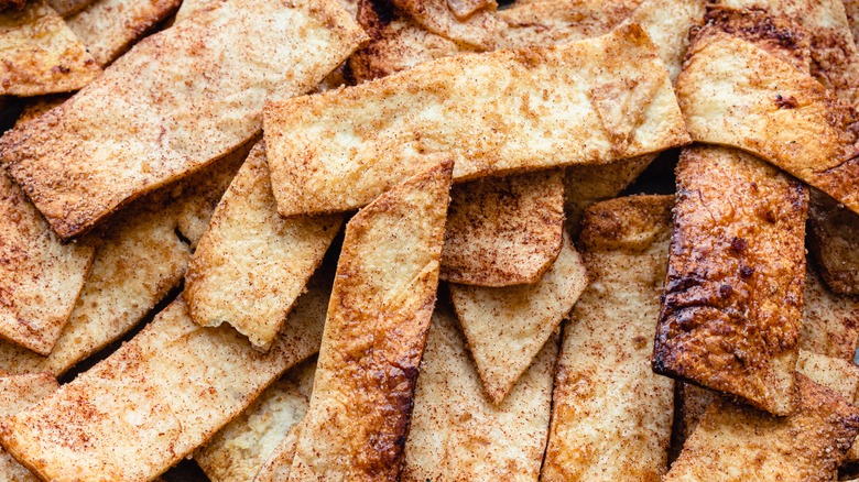 Chips de tortilla enrobées de sucre à la cannelle