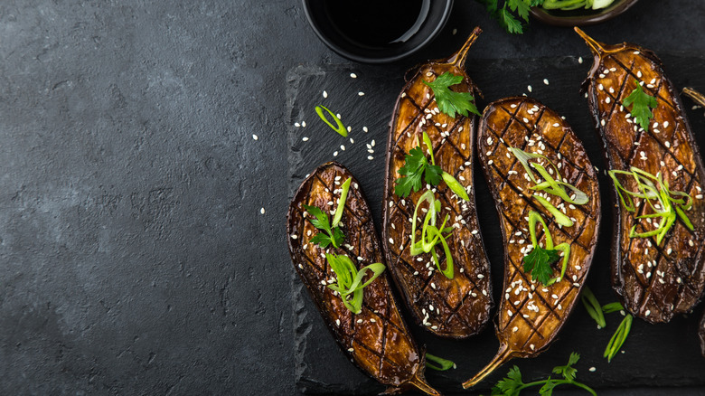 aubergines glacées au miso et graines de sésame