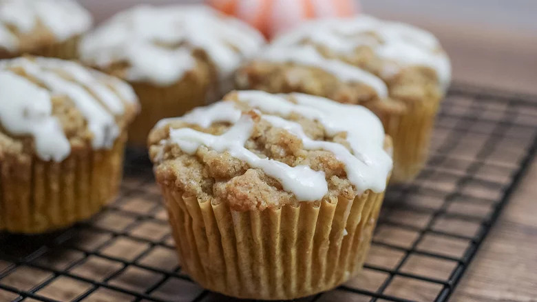 muffins streusel à la citrouille sur grille