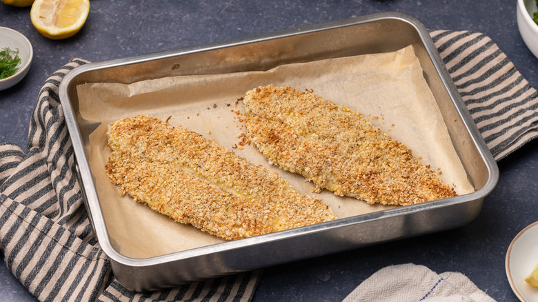 tilapia cuit au four en croûte d'amandes 