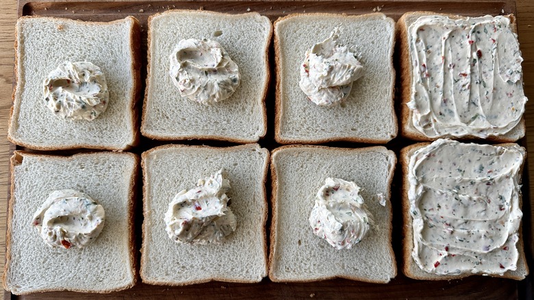 fromage à la crème épicé sur du pain