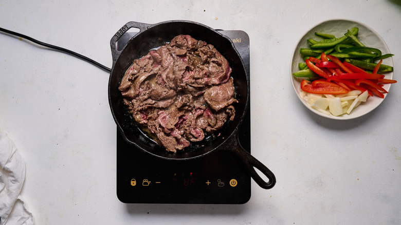 faire dorer un steak dans une poêle 