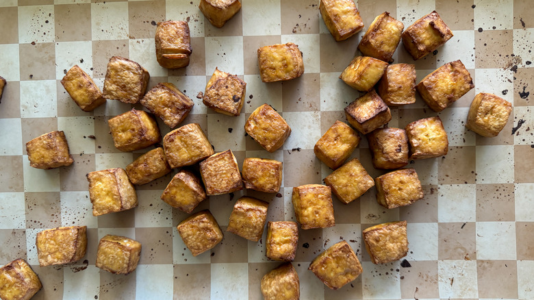 tofu cuit sur plaque à pâtisserie