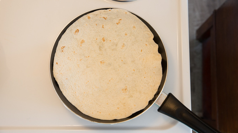 Tortillas chauffées à la poêle 