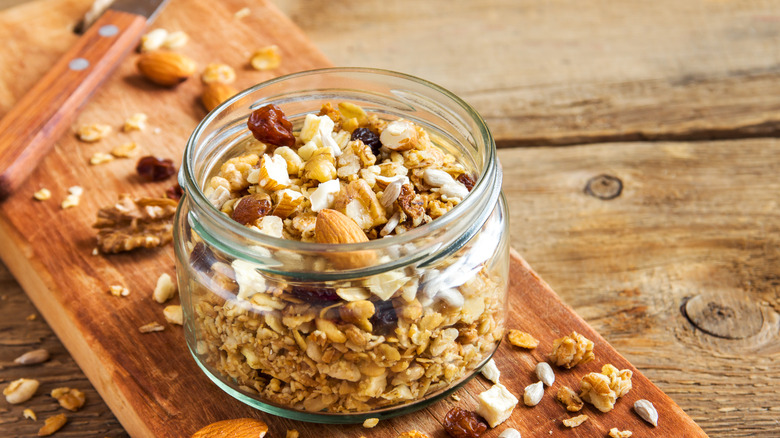 Récipient en verre avec granola