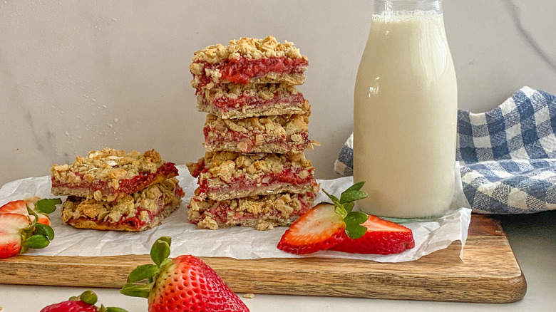 Barres d'avoine aux fraises et au chia