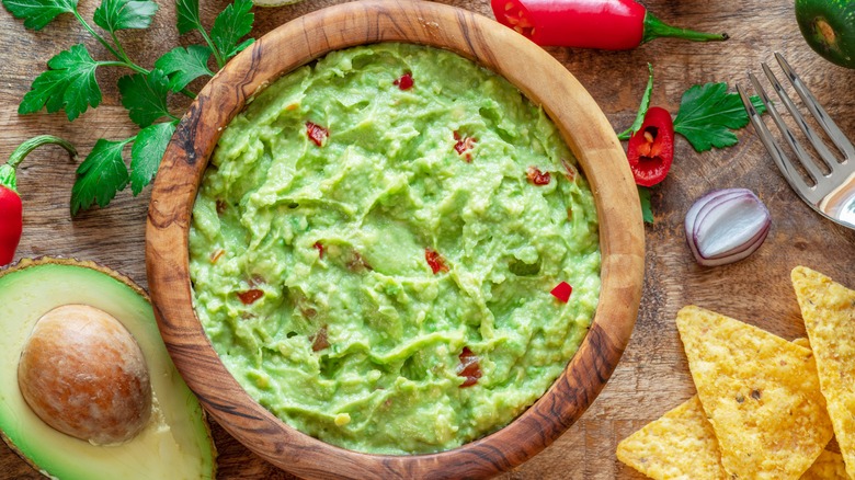 Guacamole dans un bol