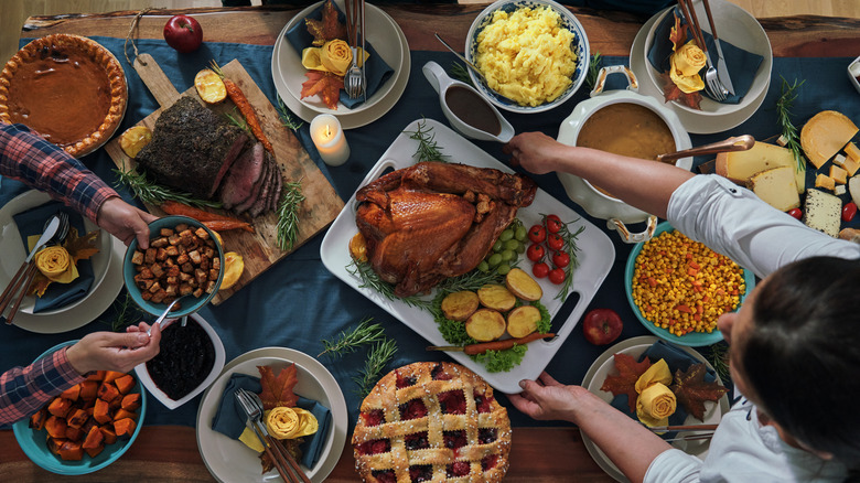 nappe bleue pour le repas de Thanksgiving