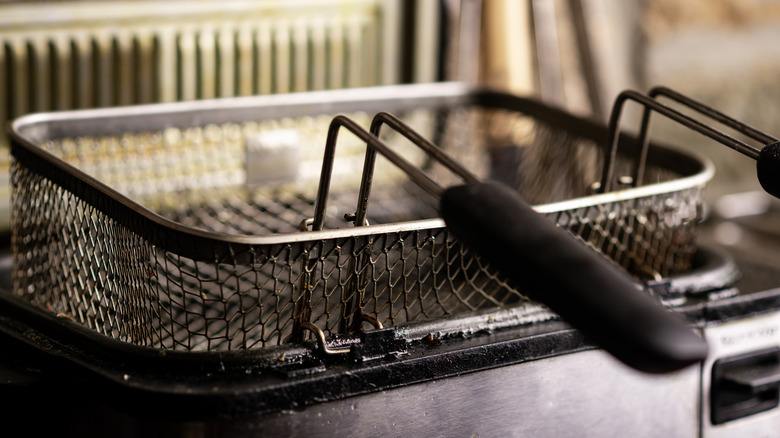 Panier de friteuse vide 