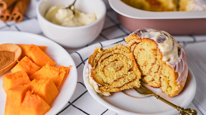 Rouleaux de citrouille à la cannelle et ingrédients