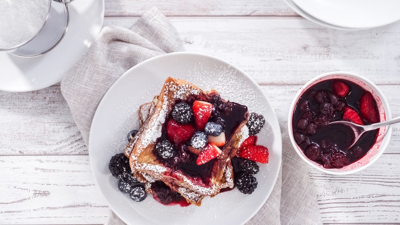 Aperçu du pain perdu à la compote de baies 