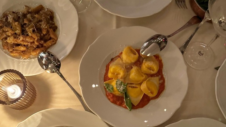 plats de pâtes au bar-restaurant Torrisi