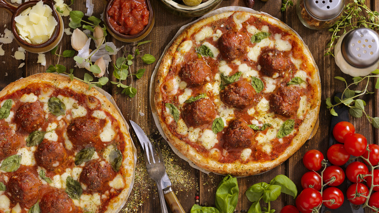 pizza aux boulettes de viande