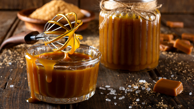 sauce caramel maison fraîchement préparée