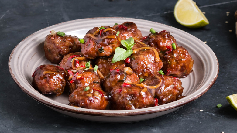 Boulettes de viande cocktail sur assiette