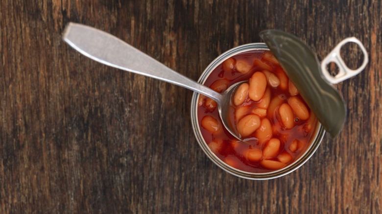 Haricots en conserve dans une boîte