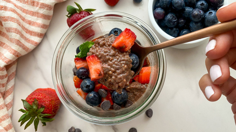 Pudding végétalien au chocolat et aux graines de chia